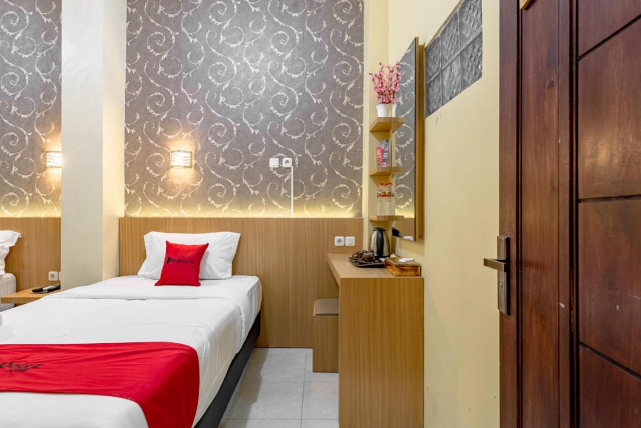 Reddoorz Near Dino Park Hotel Malang Exterior foto