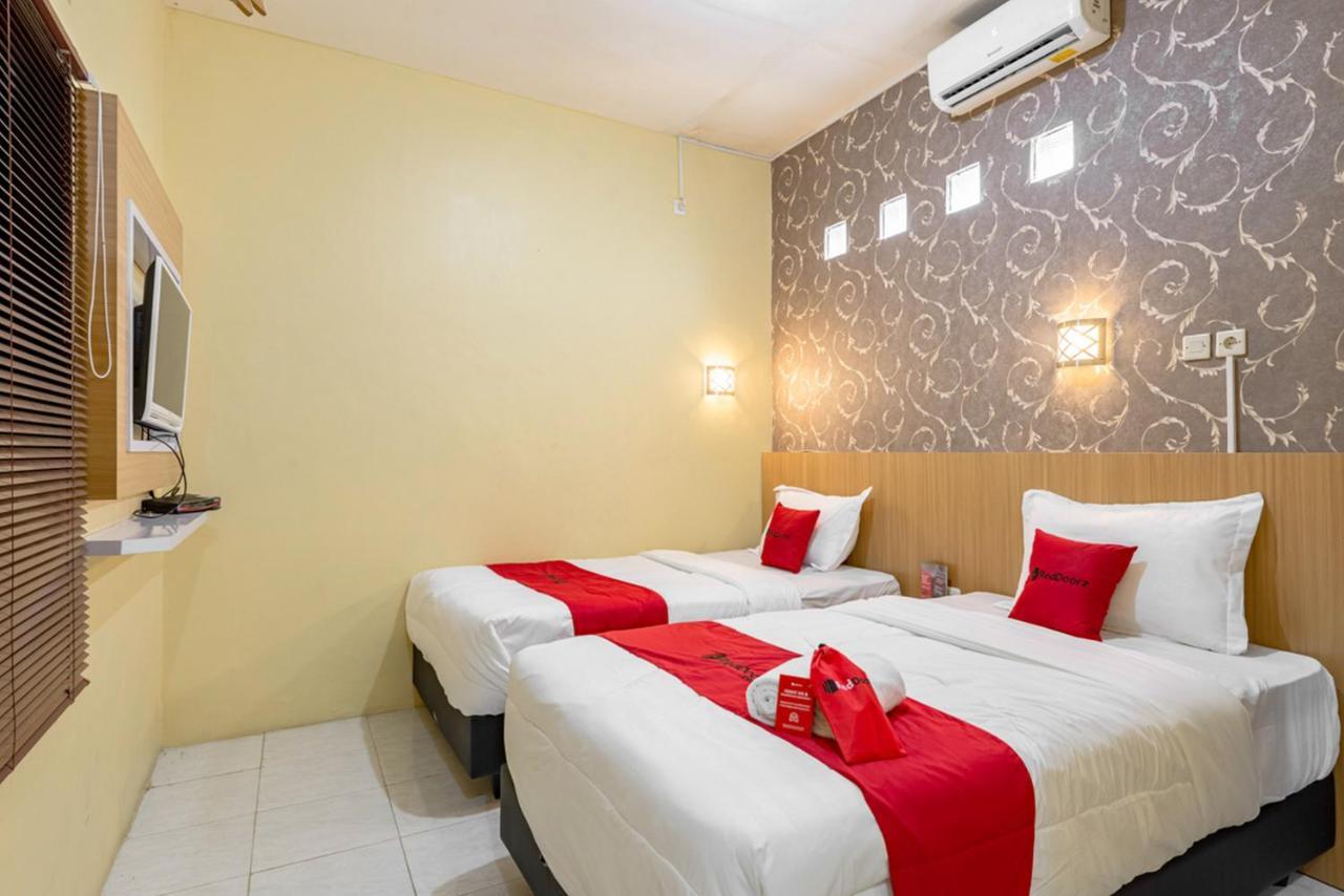 Reddoorz Near Dino Park Hotel Malang Exterior foto