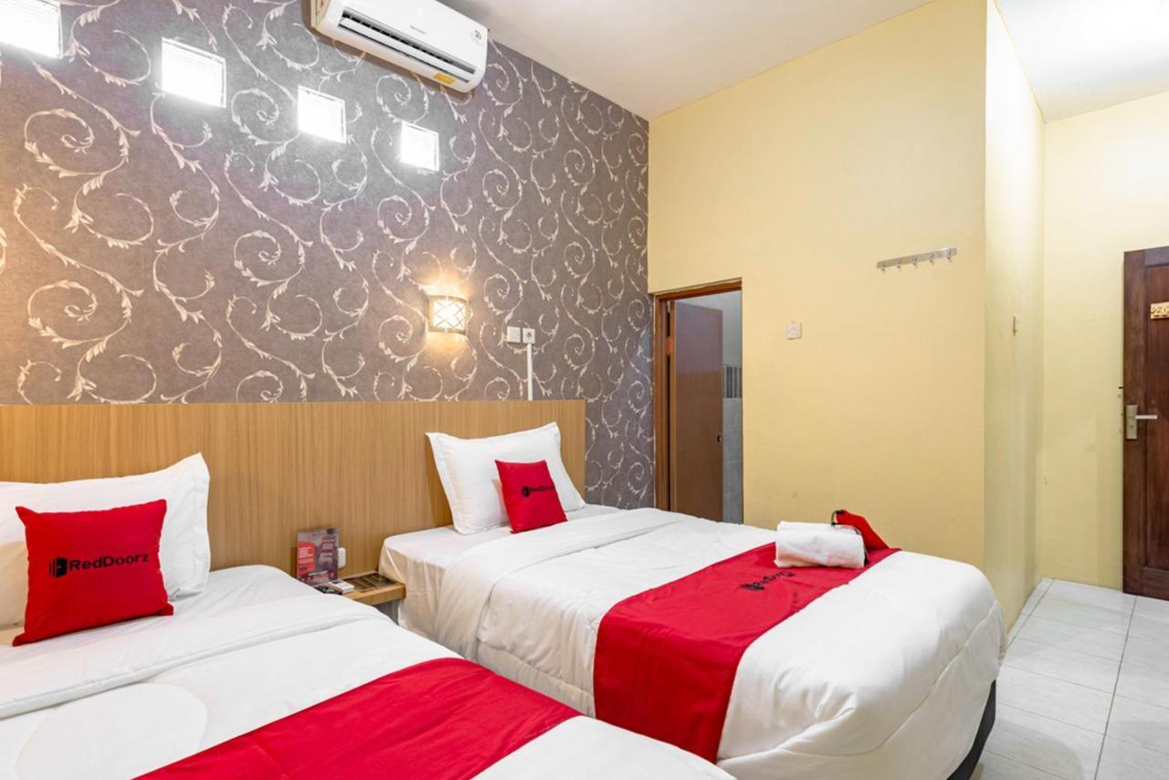 Reddoorz Near Dino Park Hotel Malang Exterior foto